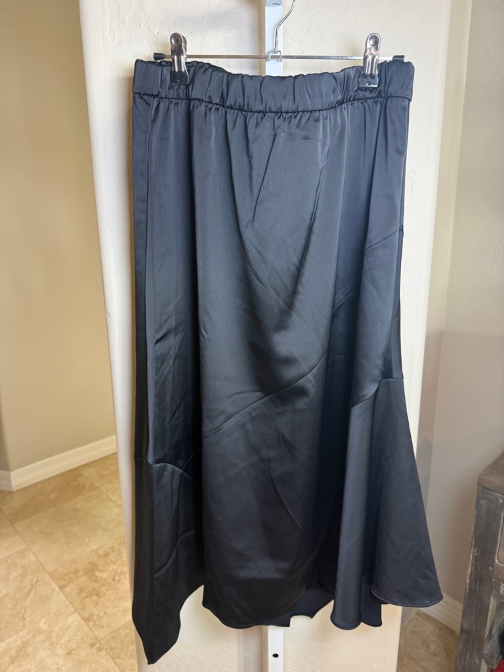 Beautiful by Lawrence Zarian Satin Black Midi Slip Skirt - Women - Picture 7 of 10
